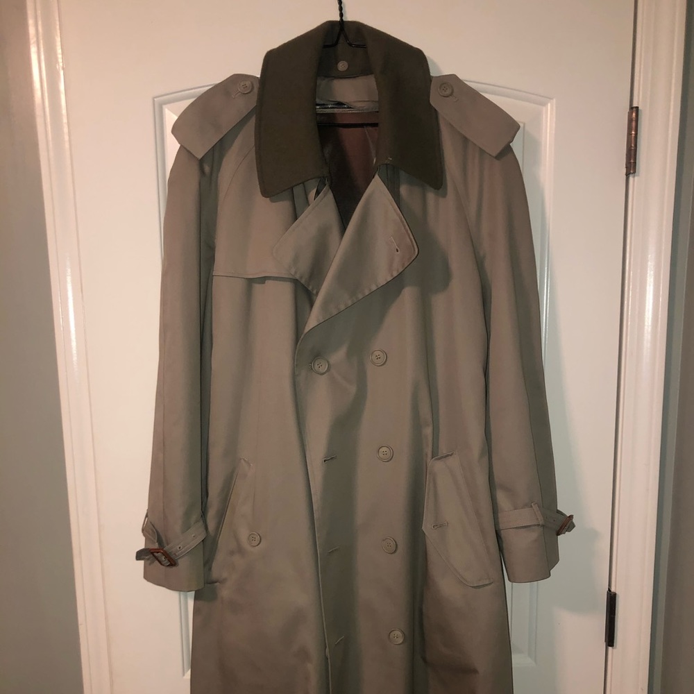 Khaki Stafford Men’s Vintage TrenchCoat (size 44R)